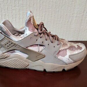 Nike men's Air Huarache; size 13 desert  camoulflage